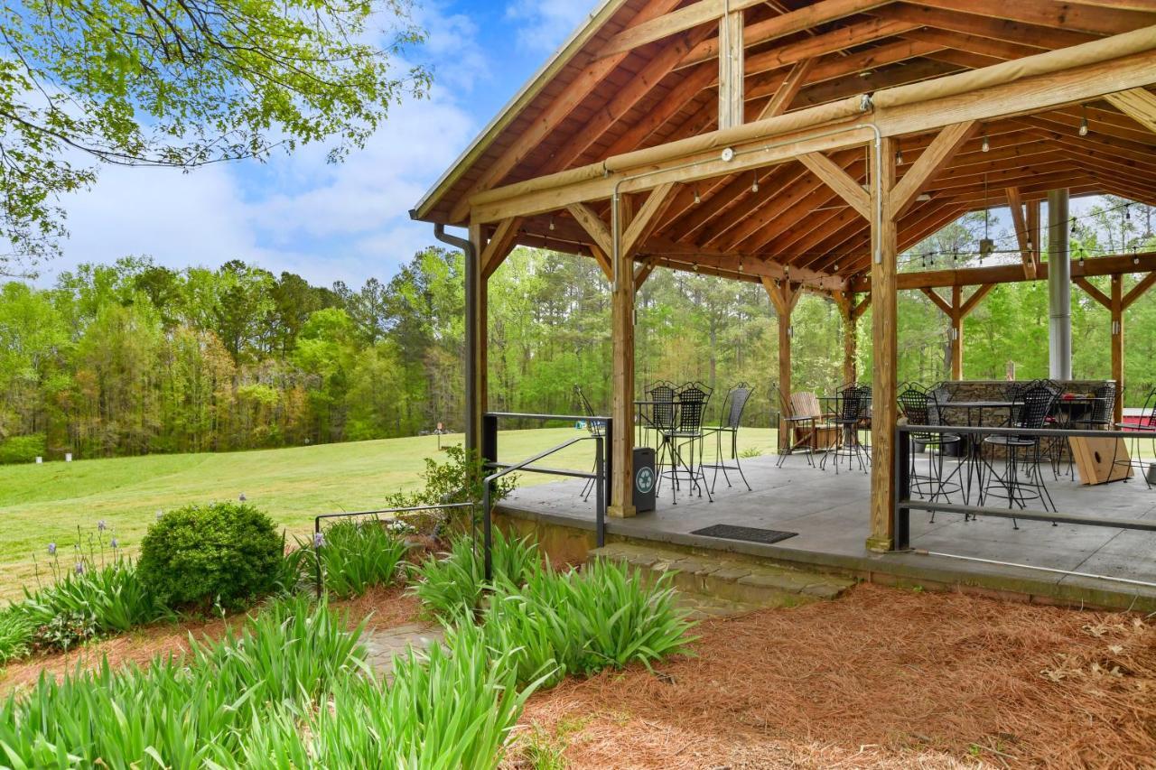 The Farmhouse Inn Buckhead Exteriör bild