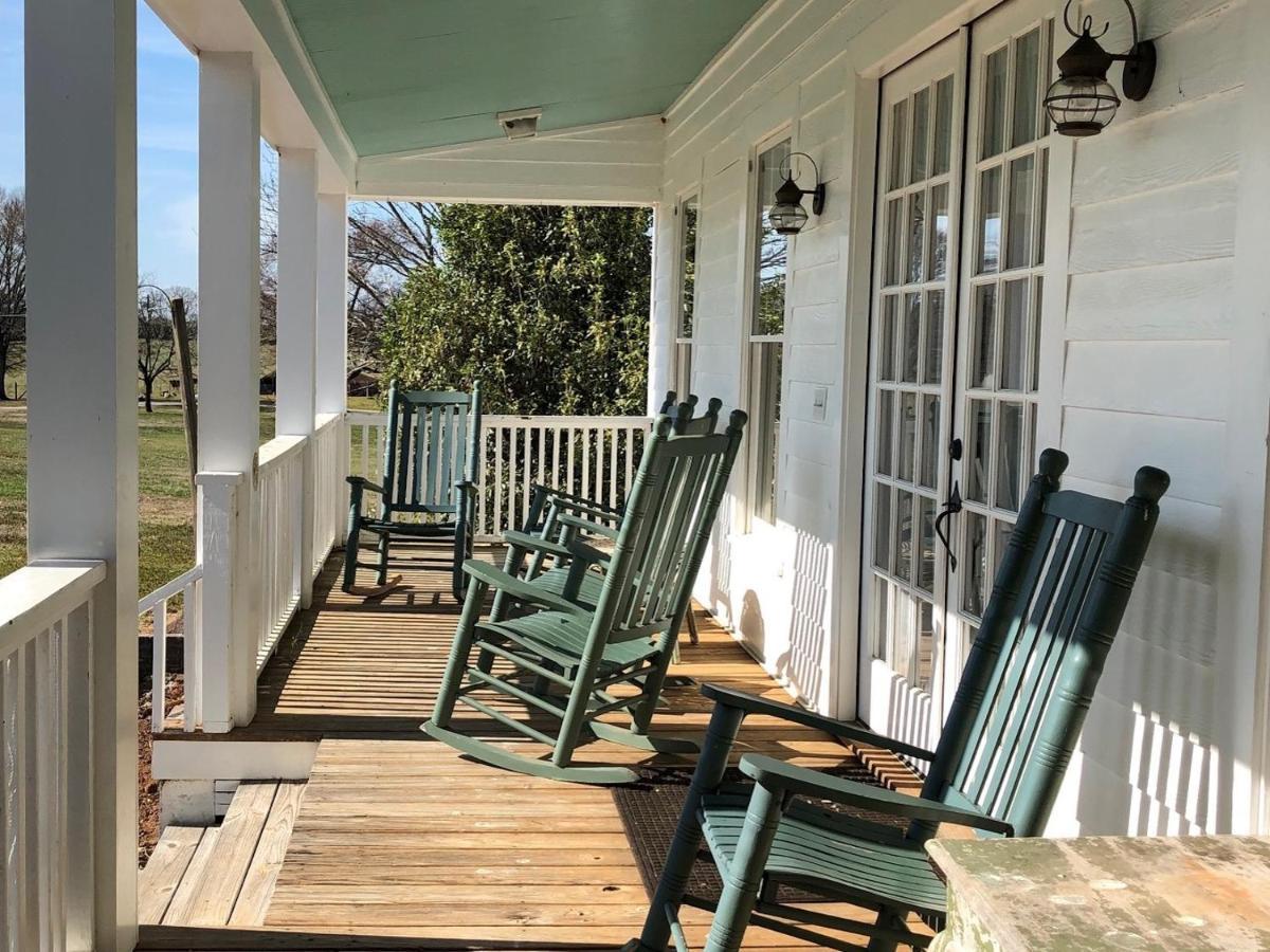 The Farmhouse Inn Buckhead Rum bild