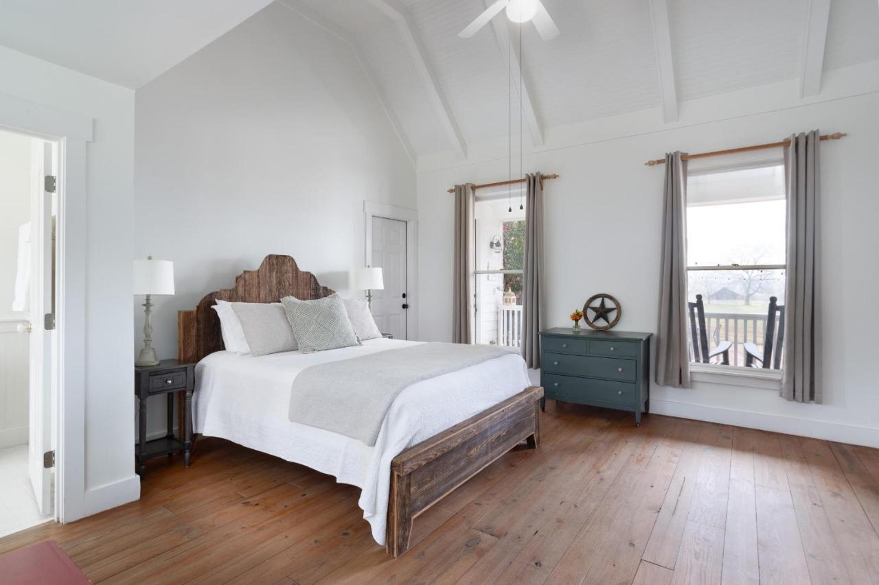The Farmhouse Inn Buckhead Rum bild