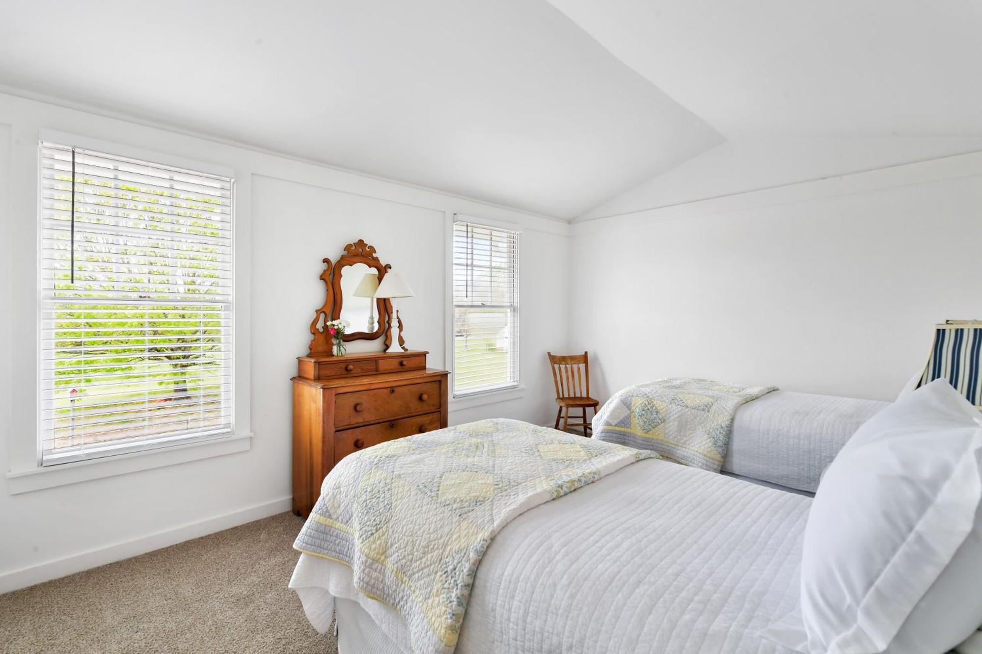 The Farmhouse Inn Buckhead Rum bild
