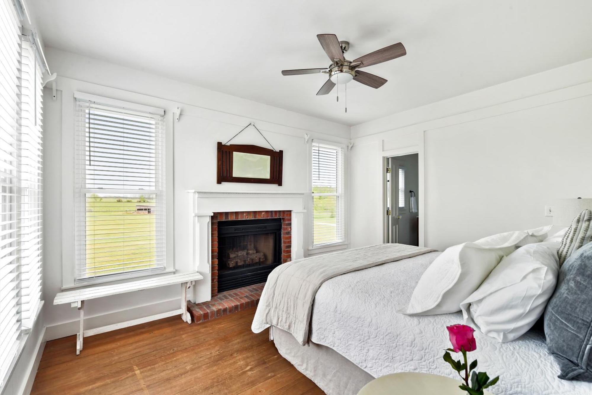 The Farmhouse Inn Buckhead Rum bild