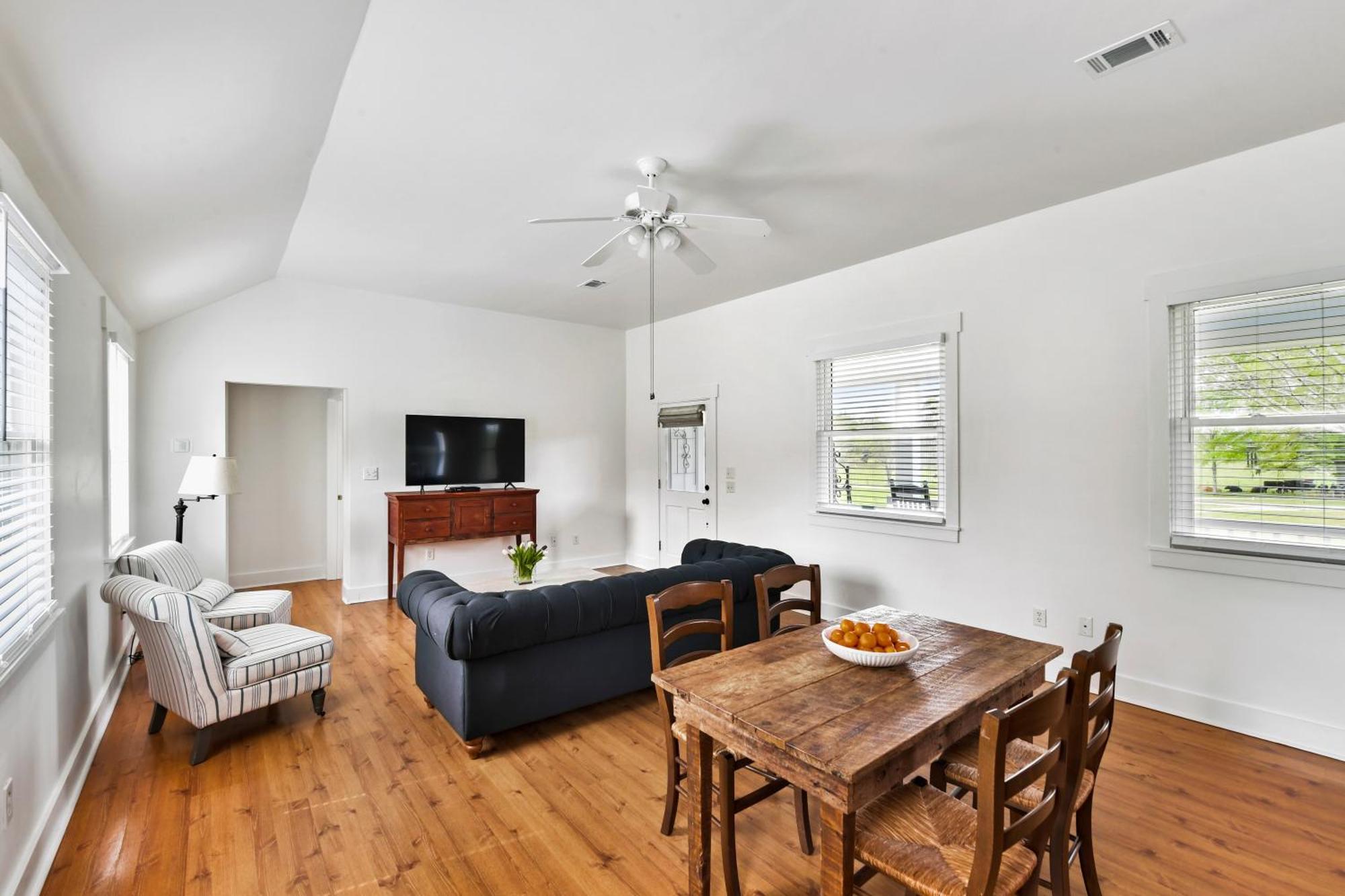 The Farmhouse Inn Buckhead Rum bild