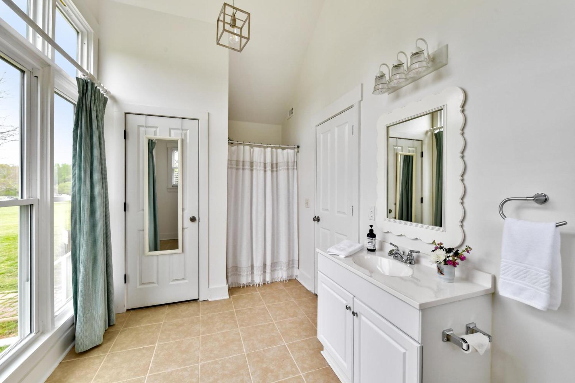 The Farmhouse Inn Buckhead Rum bild
