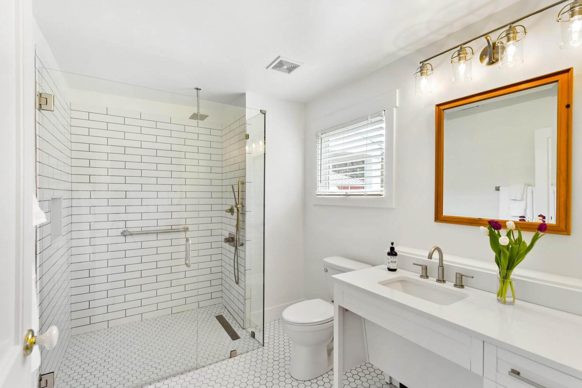 The Farmhouse Inn Buckhead Rum bild