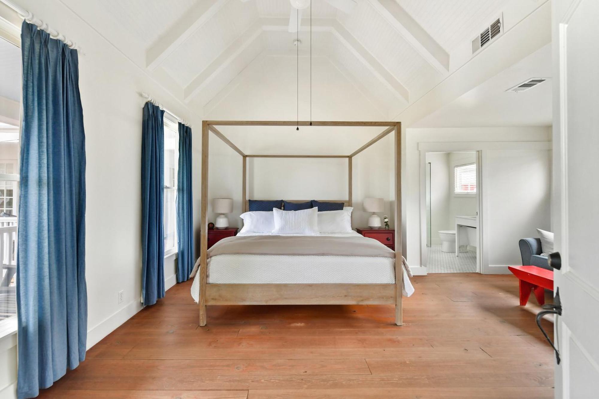The Farmhouse Inn Buckhead Rum bild