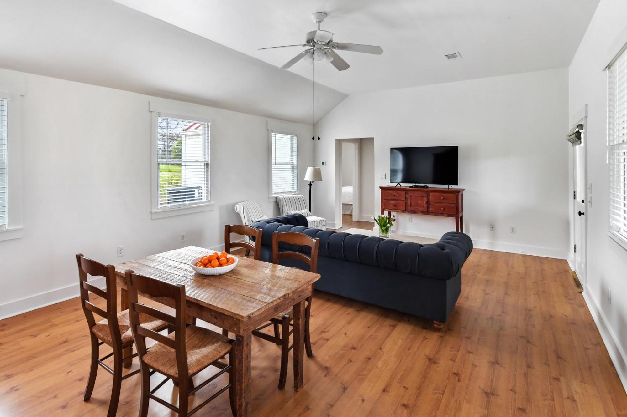 The Farmhouse Inn Buckhead Rum bild