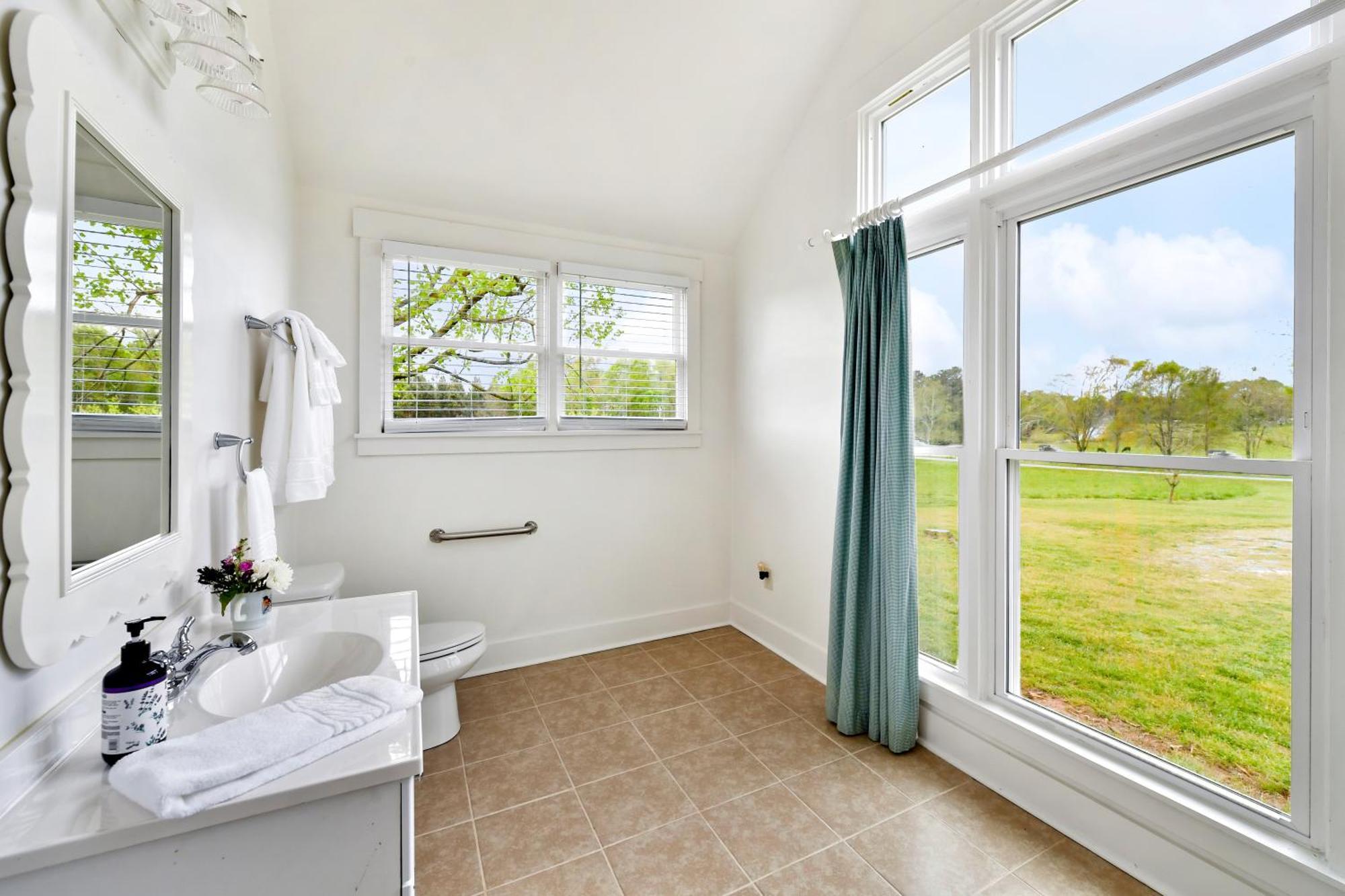 The Farmhouse Inn Buckhead Rum bild